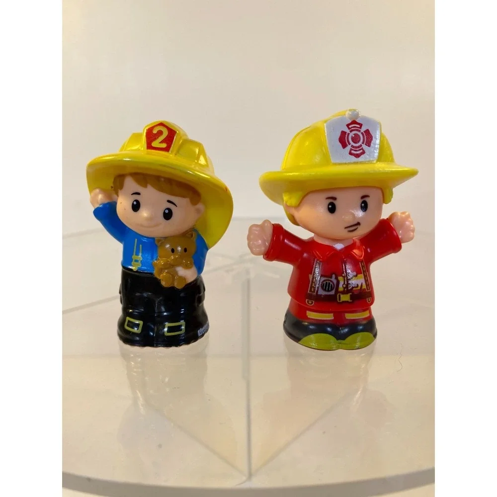Fisher Price Little People Lift n Lower Fire Truck 3 People & Dog Lights Sounds